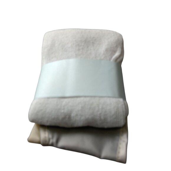 NEW United Airlines Amenity Toiletry Travel Bag Zip Around With Contents - Picture 4 of 9